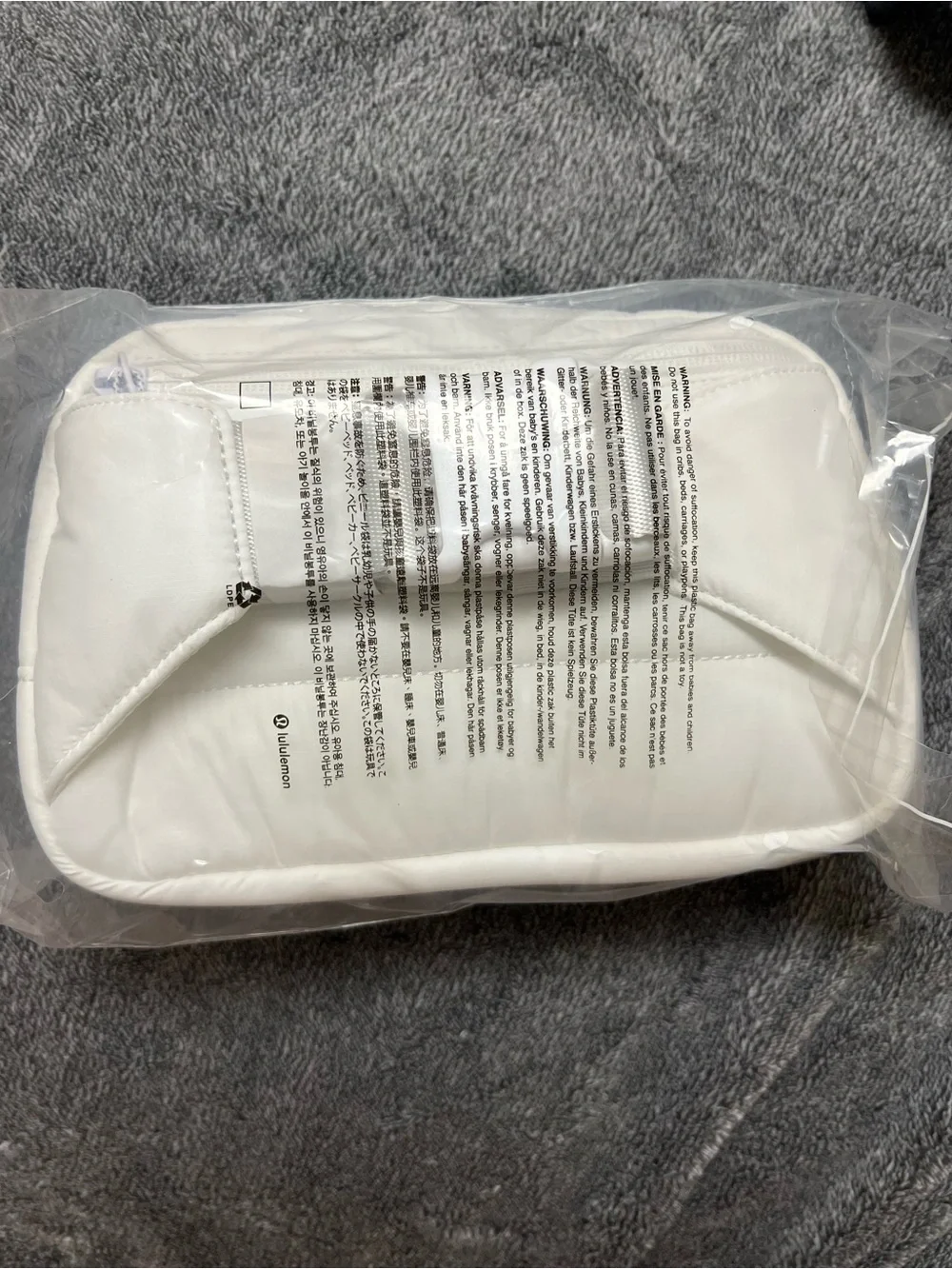 Lululemon white puffer crossbody 2L